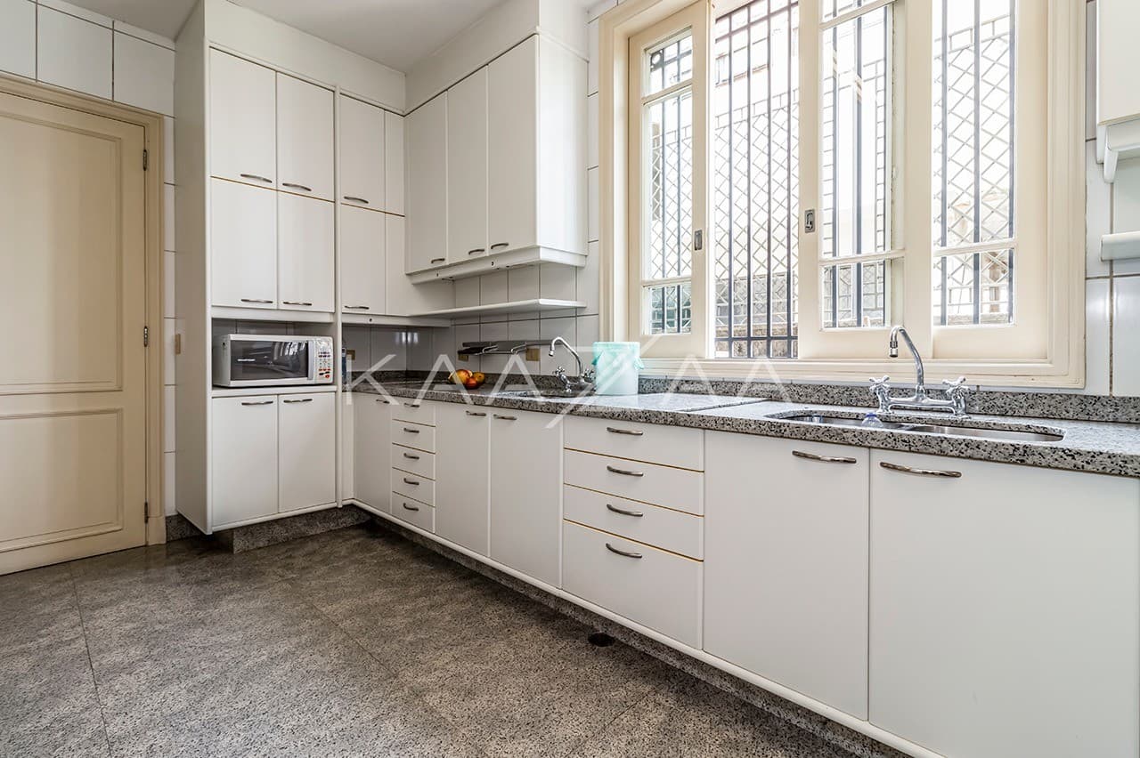 Casa exuberante com jardim e vista verde infinita. Em rua sossegada no Real Parque. - Foto 18