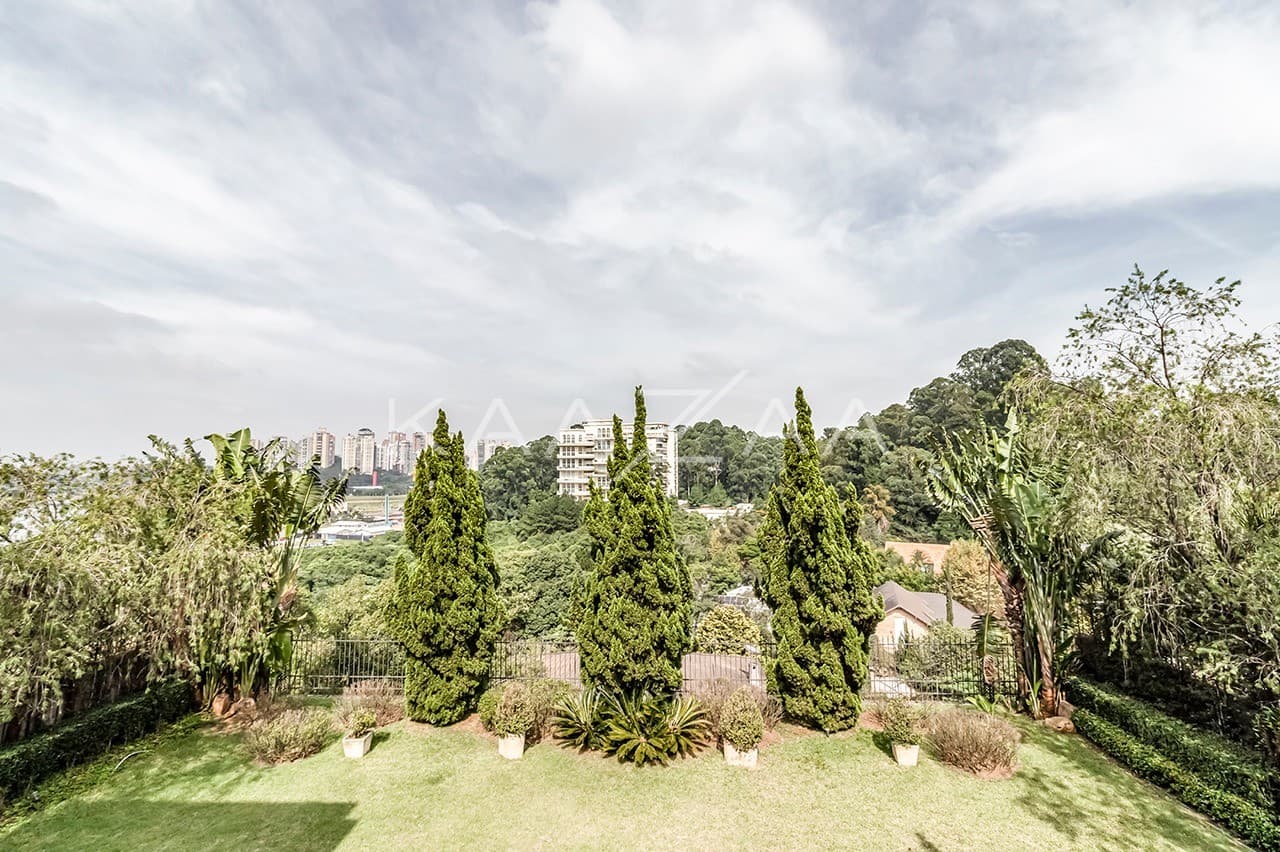 Casa exuberante com jardim e vista verde infinita. Em rua sossegada no Real Parque. - Foto 27