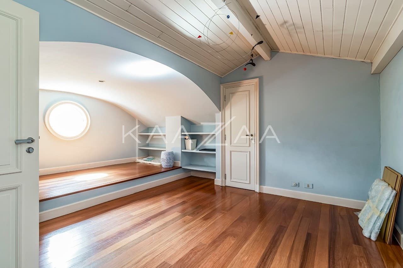 Casa exuberante com jardim e vista verde infinita. Em rua sossegada no Real Parque. - Foto 34