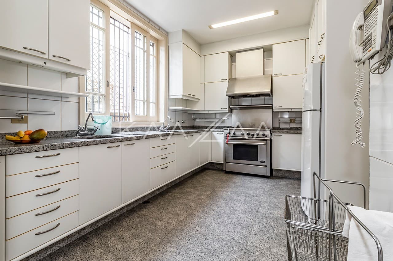 Casa exuberante com jardim e vista verde infinita. Em rua sossegada no Real Parque. - Foto 17