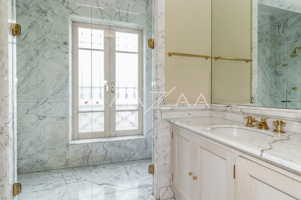 Casa exuberante com jardim e vista verde infinita. Em rua sossegada no Real Parque. - Foto 24