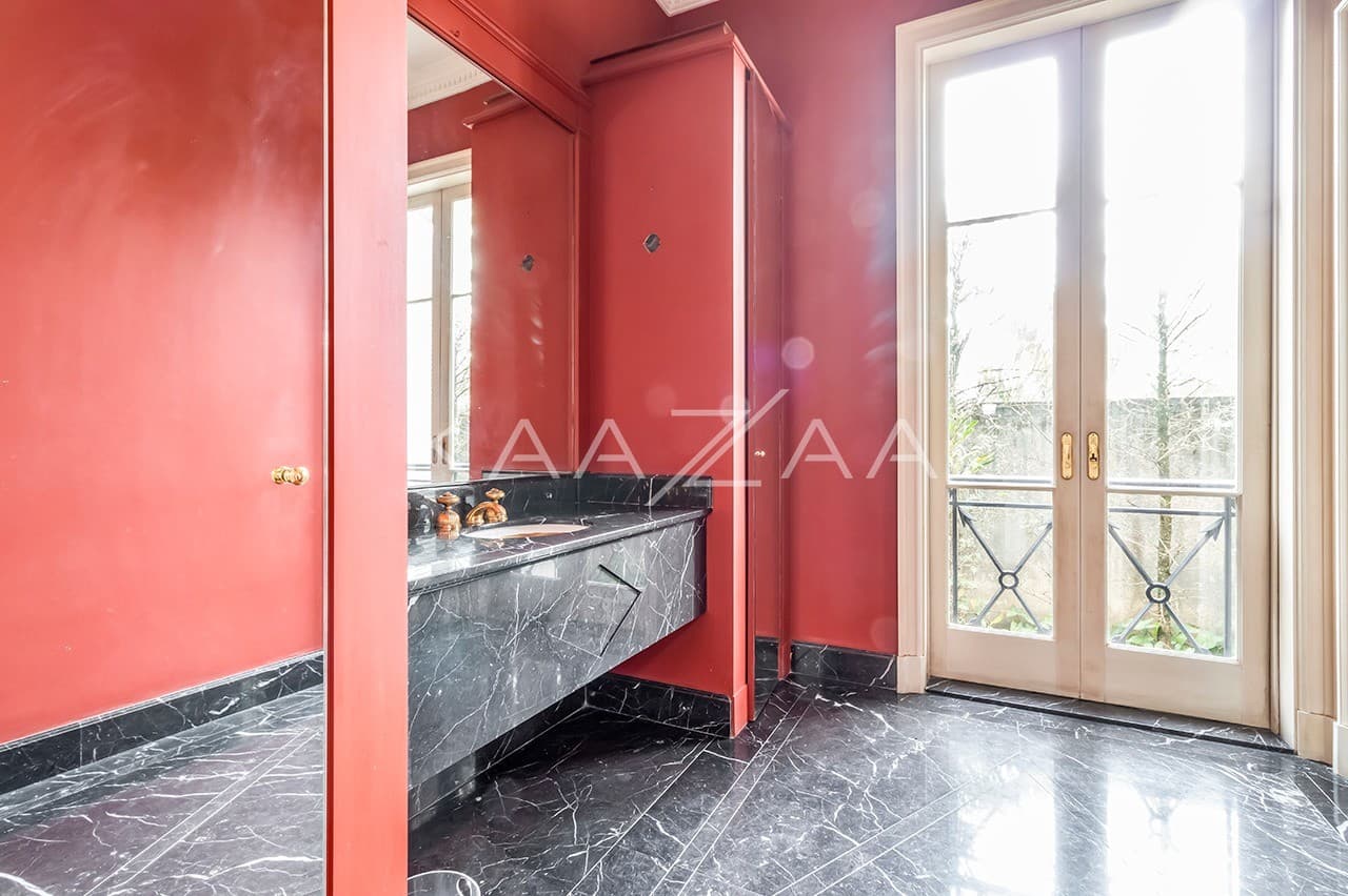 Casa exuberante com jardim e vista verde infinita. Em rua sossegada no Real Parque. - Foto 15