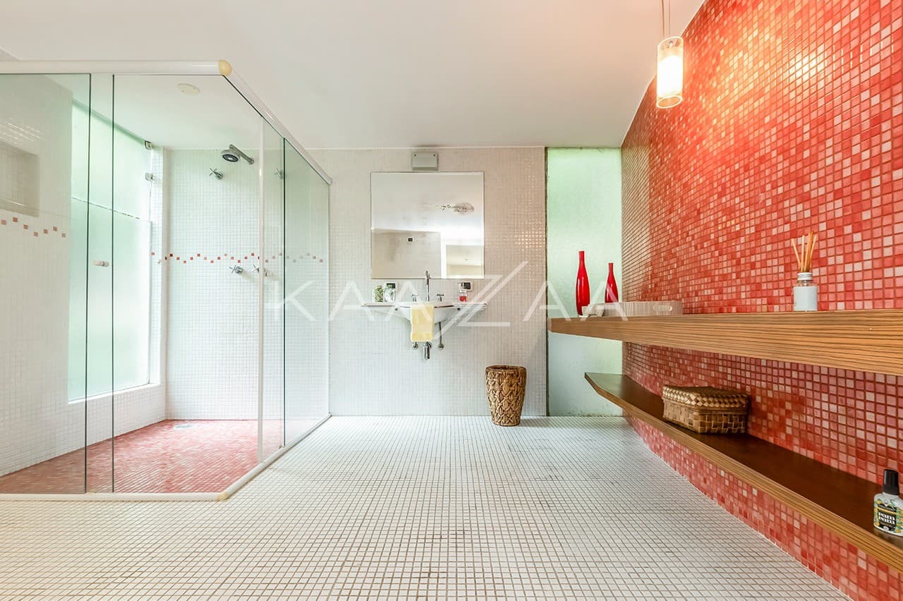 Um projeto autêntico, com espaços reformados e bem planejados. Casa triplex no Jardim Guedala. - Foto 40