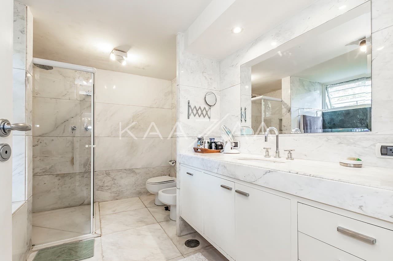 Um projeto autêntico, com espaços reformados e bem planejados. Casa triplex no Jardim Guedala. - Foto 44