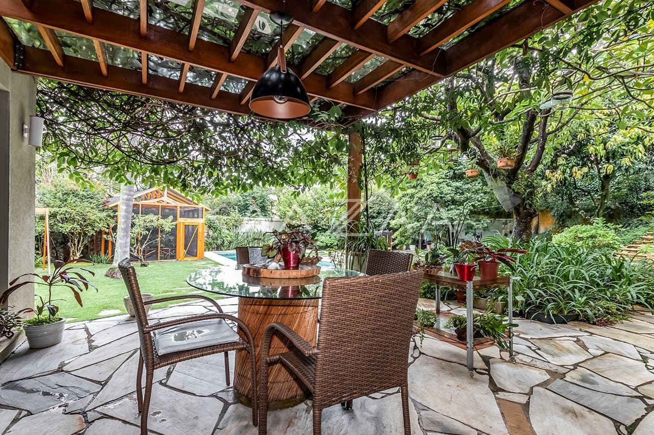 Um projeto autêntico, com espaços reformados e bem planejados. Casa triplex no Jardim Guedala. - Foto 7