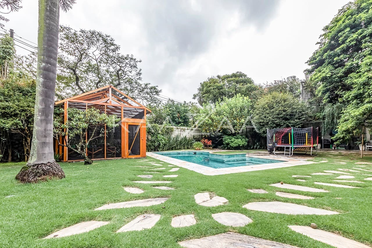 Um projeto autêntico, com espaços reformados e bem planejados. Casa triplex no Jardim Guedala. - Foto 6