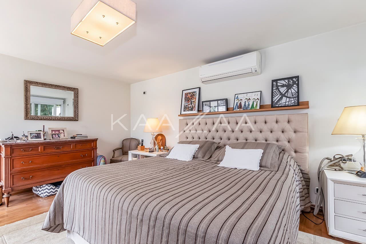 Um projeto autêntico, com espaços reformados e bem planejados. Casa triplex no Jardim Guedala. - Foto 34