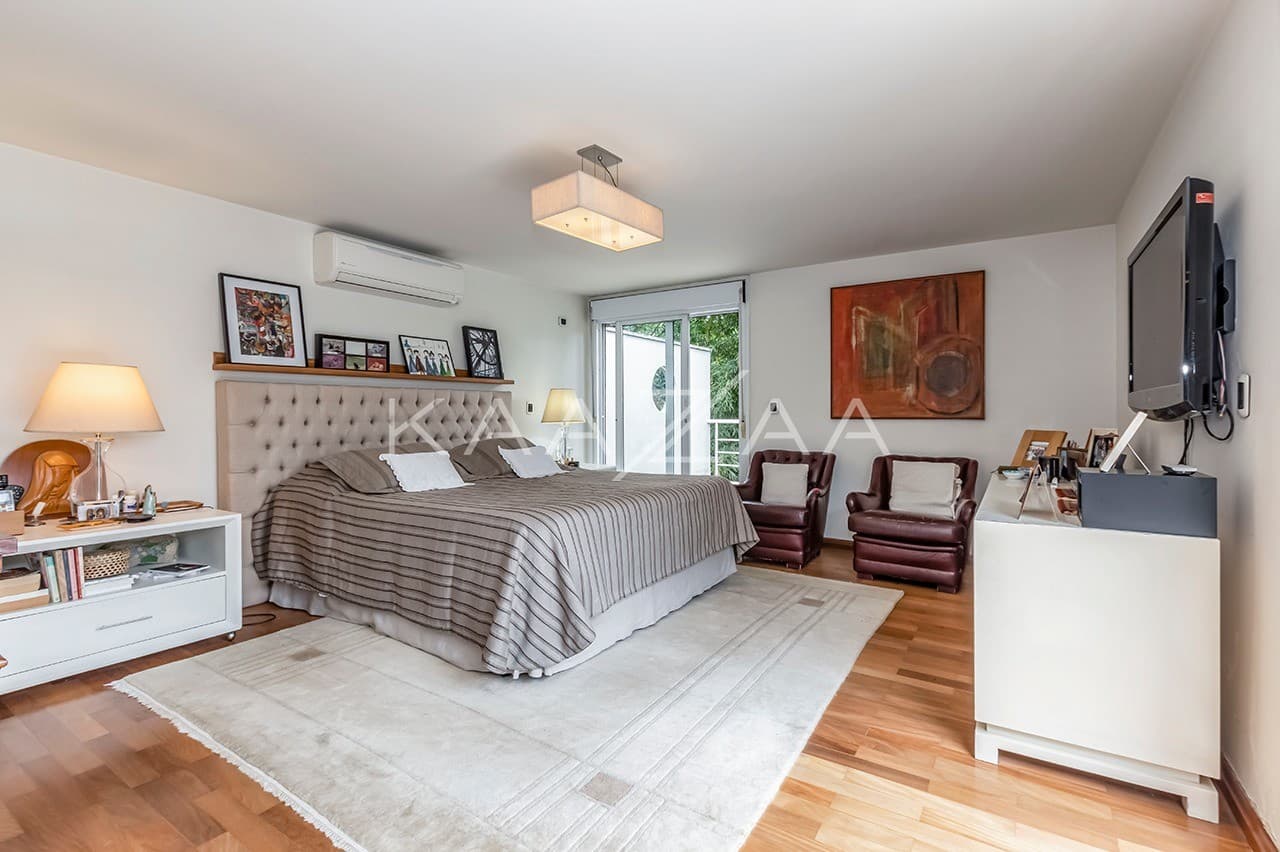 Um projeto autêntico, com espaços reformados e bem planejados. Casa triplex no Jardim Guedala. - Foto 33