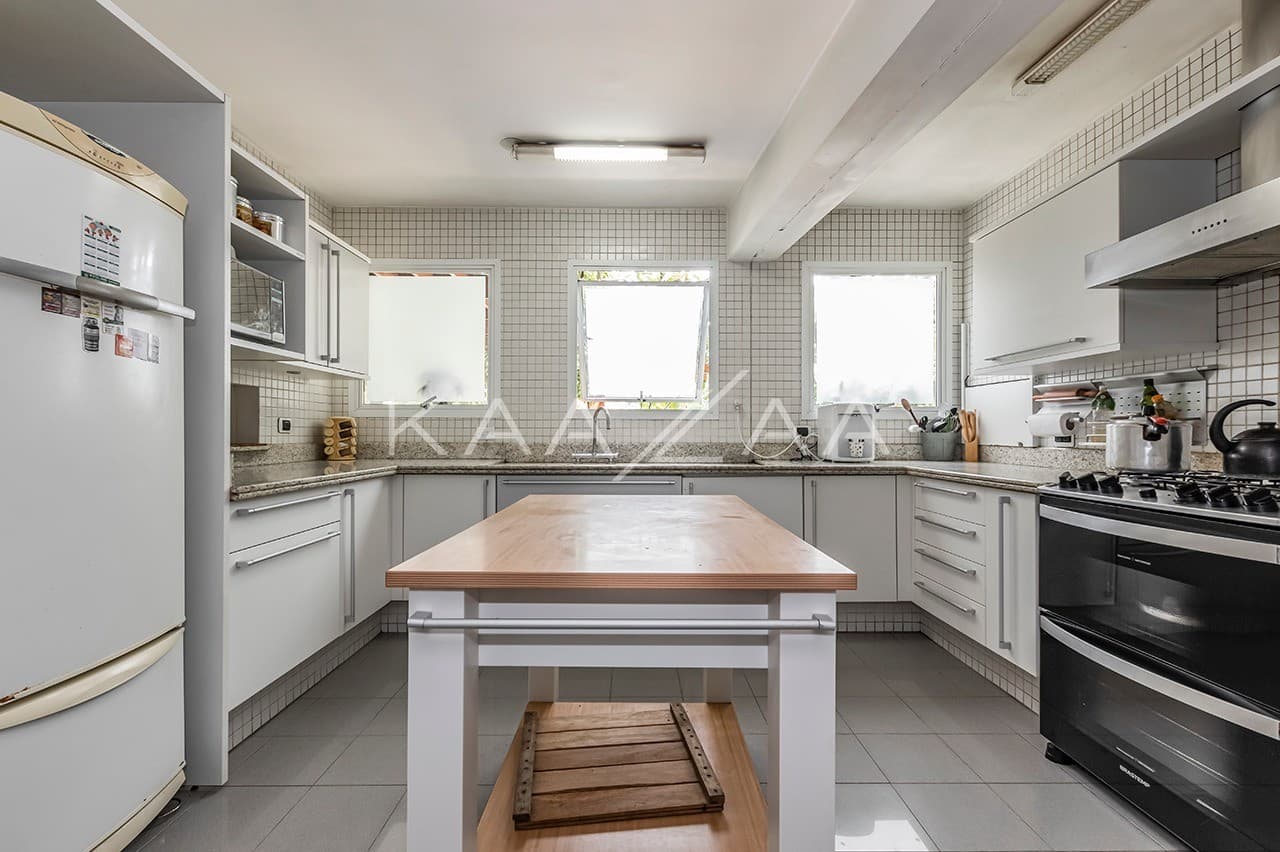 Um projeto autêntico, com espaços reformados e bem planejados. Casa triplex no Jardim Guedala. - Foto 28