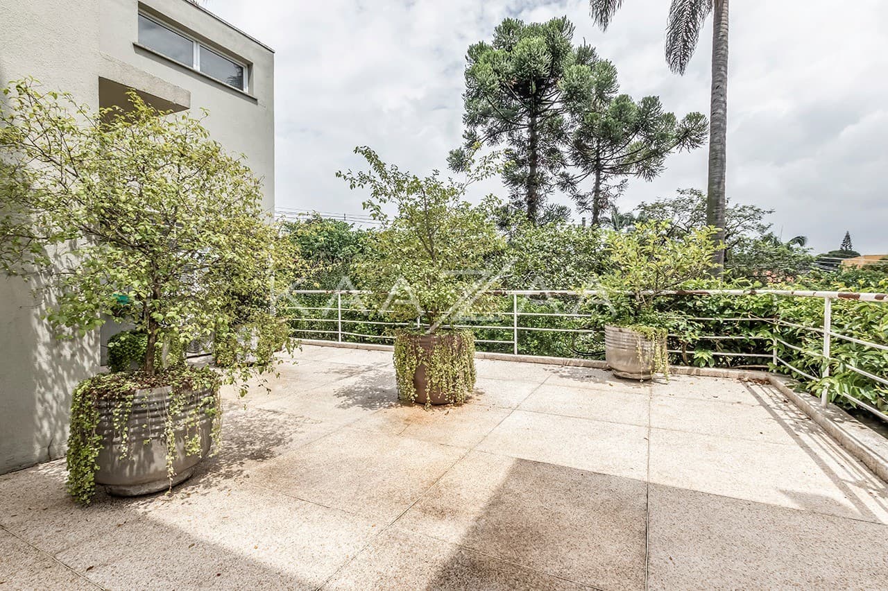 Um projeto autêntico, com espaços reformados e bem planejados. Casa triplex no Jardim Guedala. - Foto 36