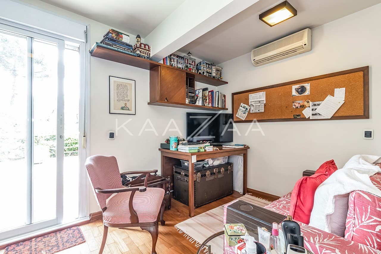 Um projeto autêntico, com espaços reformados e bem planejados. Casa triplex no Jardim Guedala. - Foto 43