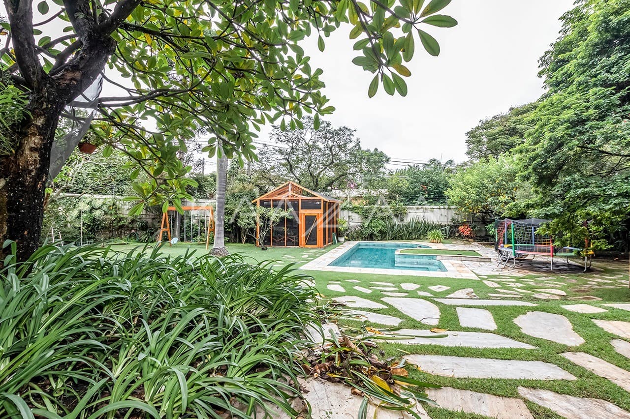 Um projeto autêntico, com espaços reformados e bem planejados. Casa triplex no Jardim Guedala. - Foto 4