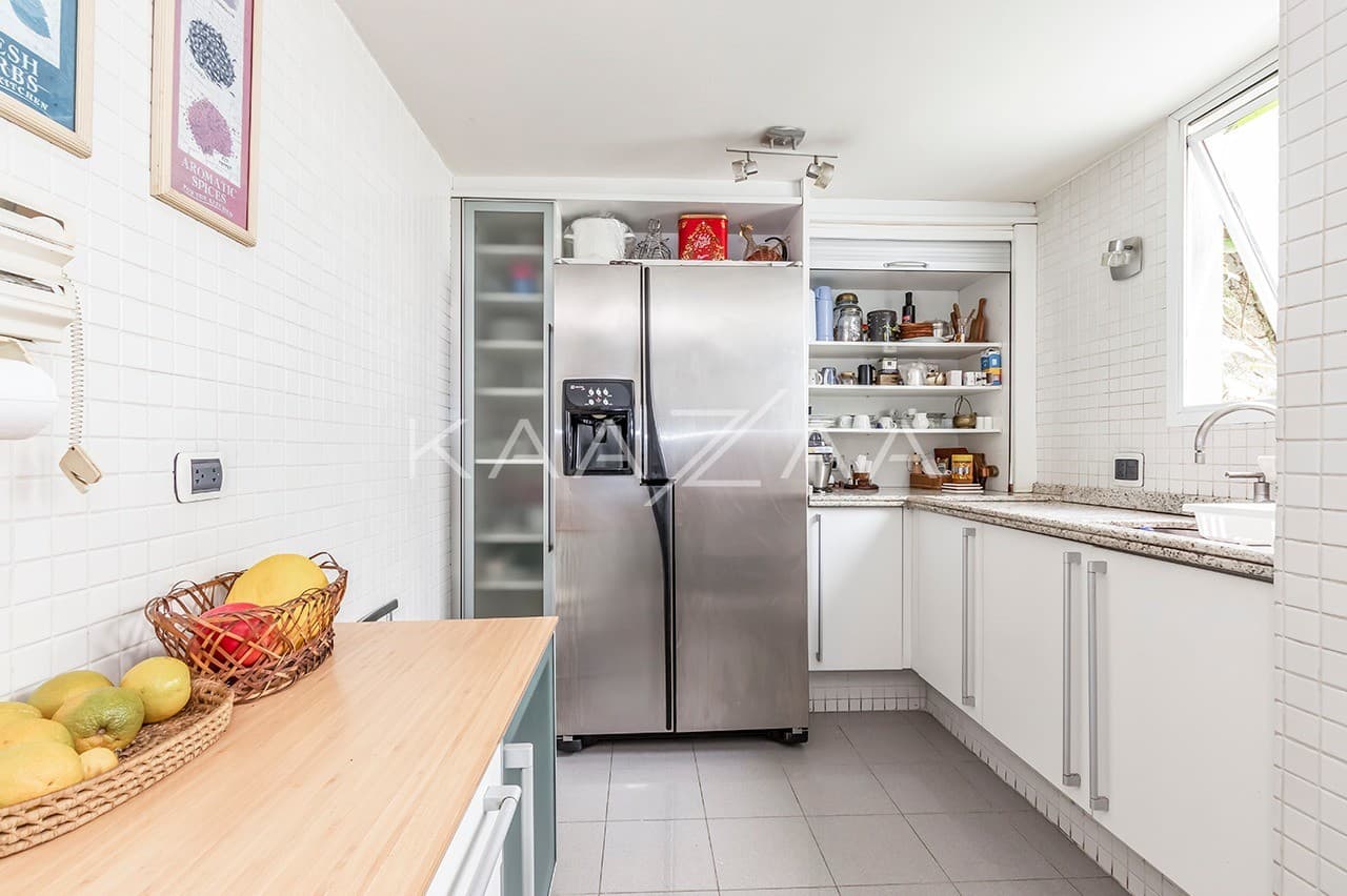 Um projeto autêntico, com espaços reformados e bem planejados. Casa triplex no Jardim Guedala. - Foto 29