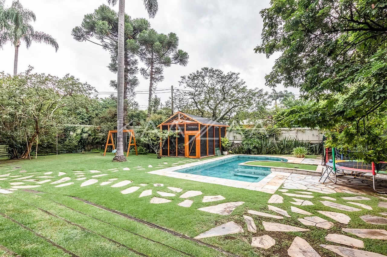 Um projeto autêntico, com espaços reformados e bem planejados. Casa triplex no Jardim Guedala. - Foto 3