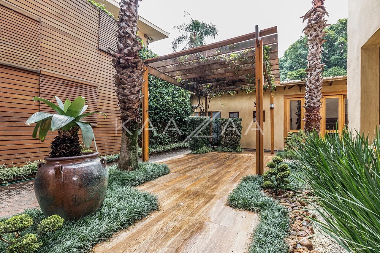 Belíssima casa reformada no Jardim Paulistano. Em ótima localização, a poucos metros da Faria Lima. - Foto 2