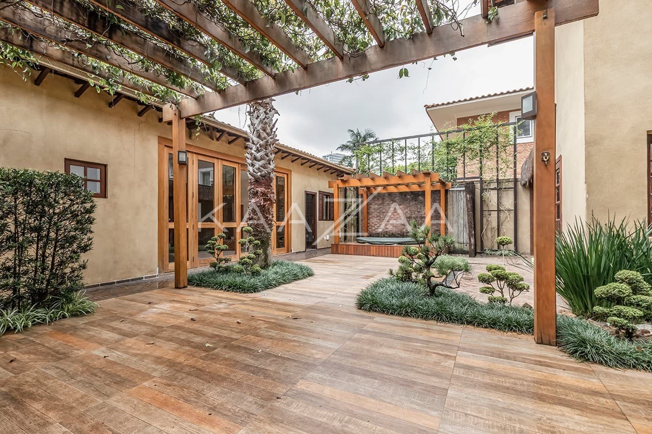 Belíssima casa reformada no Jardim Paulistano. Em ótima localização, a poucos metros da Faria Lima. - Foto 1