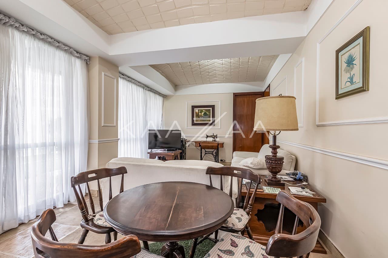 Jardim ensolarado, varanda gostosa e living espaçoso. Casa na Cidade Jardim. - Foto 10