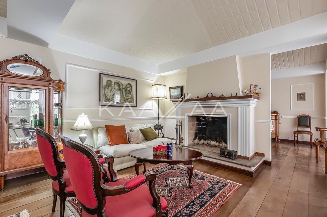 Jardim ensolarado, varanda gostosa e living espaçoso. Casa na Cidade Jardim. - Foto 8