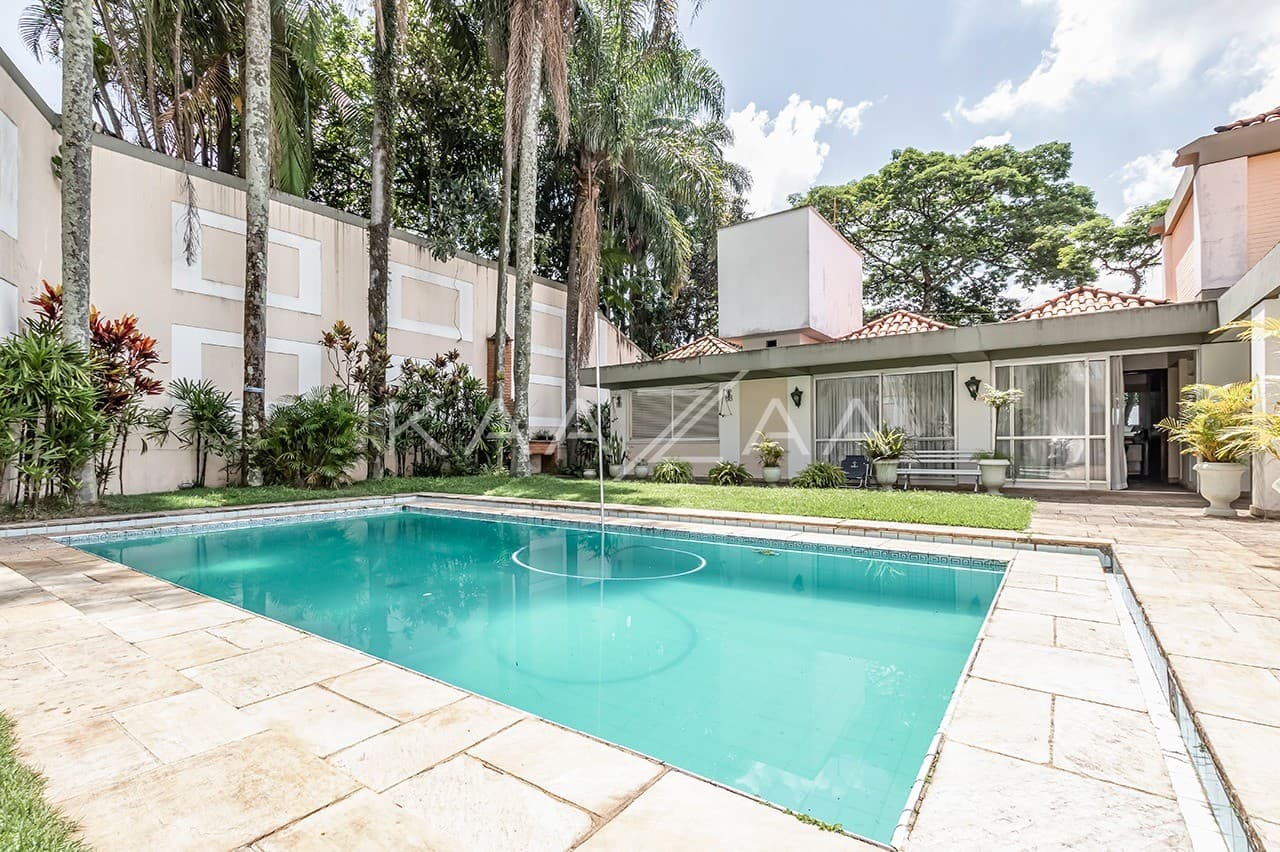 Jardim ensolarado, varanda gostosa e living espaçoso. Casa na Cidade Jardim. - Foto 3