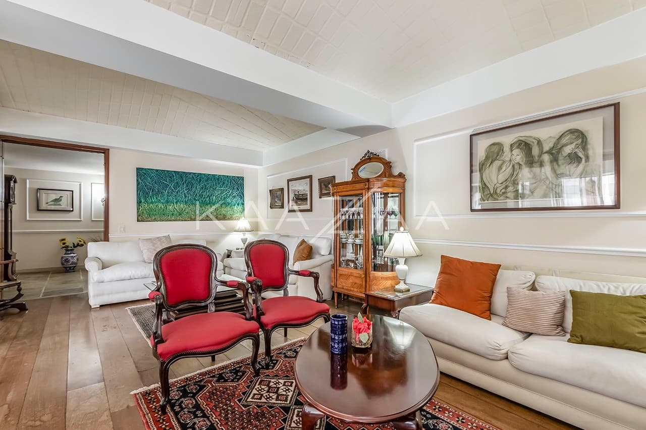 Jardim ensolarado, varanda gostosa e living espaçoso. Casa na Cidade Jardim. - Foto 9