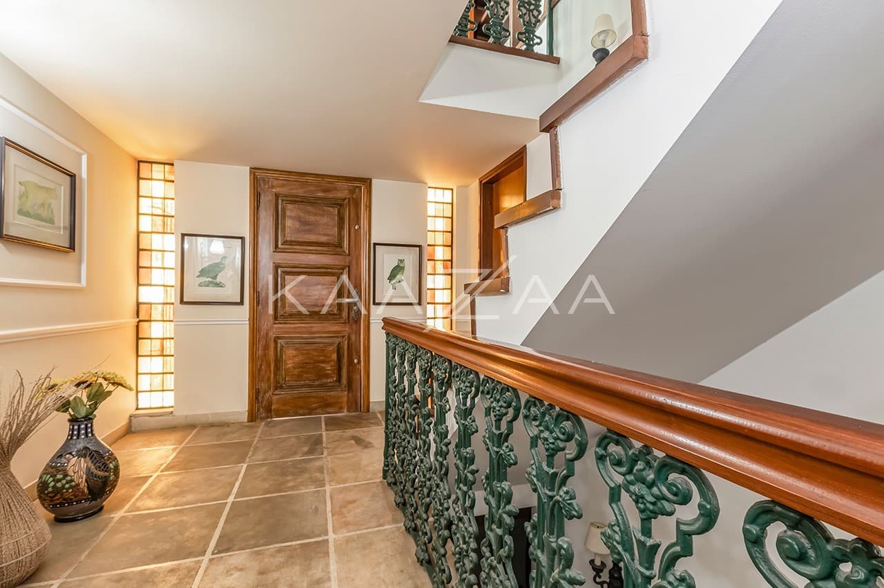 Jardim ensolarado, varanda gostosa e living espaçoso. Casa na Cidade Jardim. - Foto 13