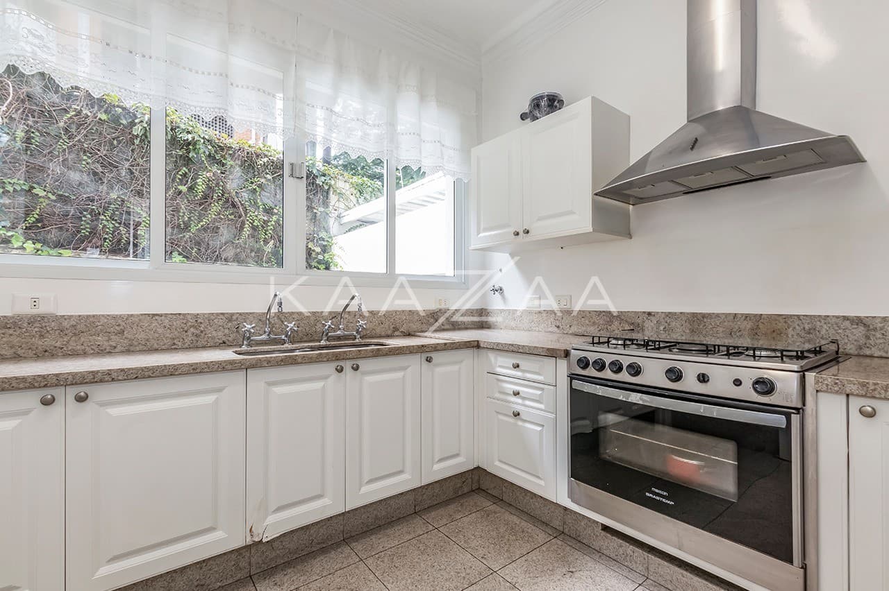 A estética clássica e impecável faz desta casa um lar exuberante. Na melhor localização da Cidade Jardim. - Foto 24