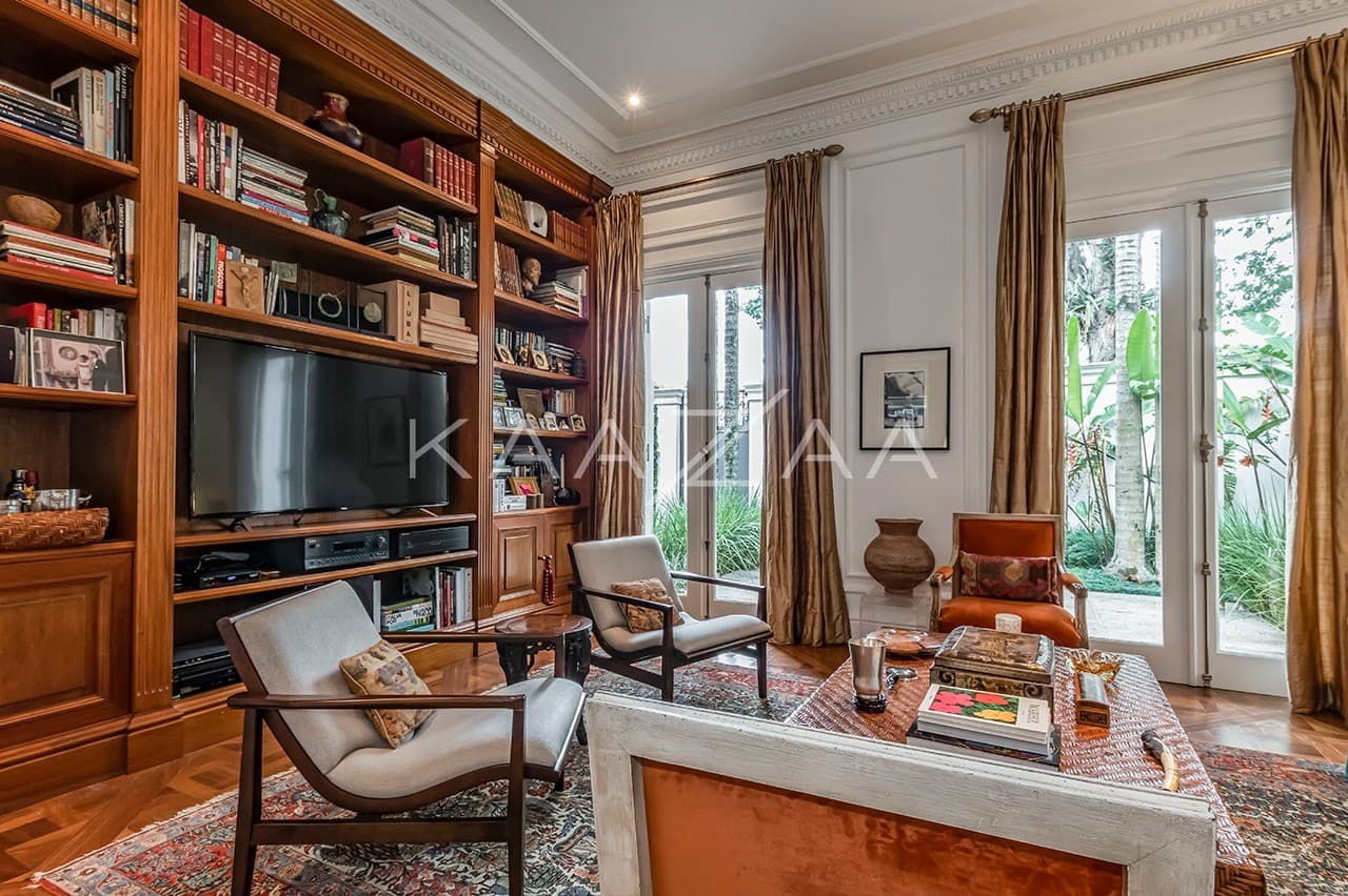 A estética clássica e impecável faz desta casa um lar exuberante. Na melhor localização da Cidade Jardim. - Foto 13