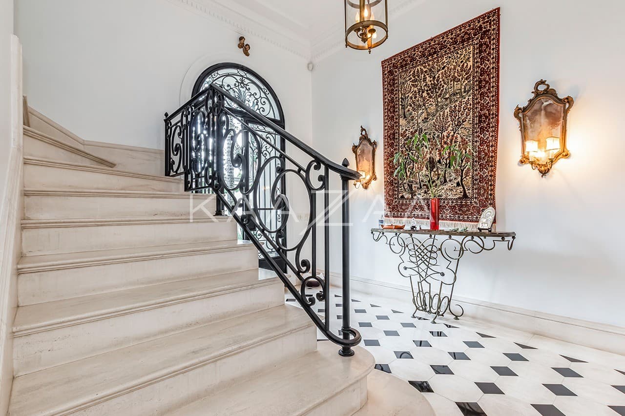 A estética clássica e impecável faz desta casa um lar exuberante. Na melhor localização da Cidade Jardim. - Foto 25