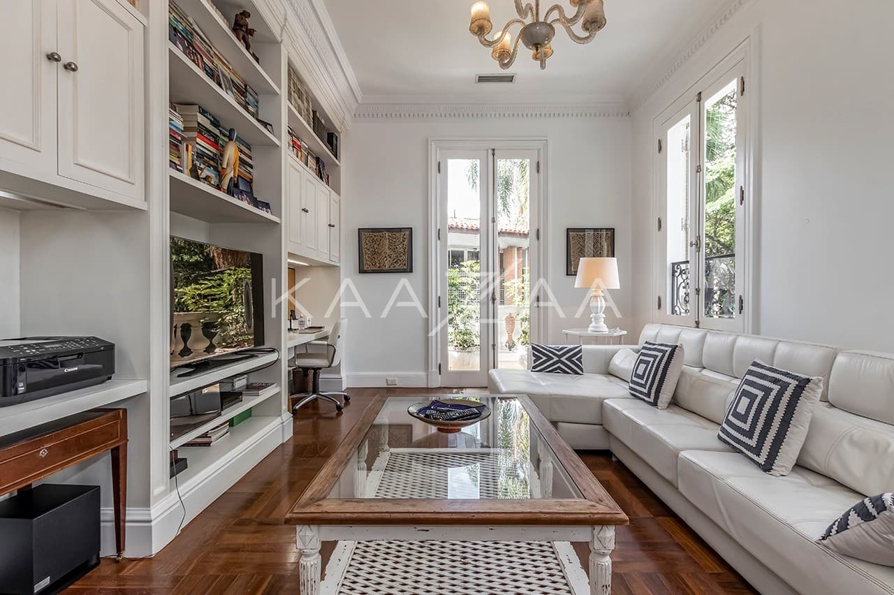 A estética clássica e impecável faz desta casa um lar exuberante. Na melhor localização da Cidade Jardim. - Foto 22