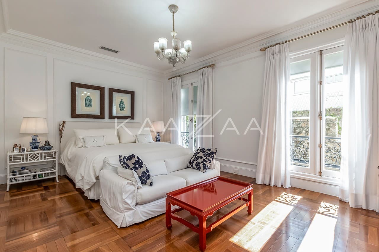 A estética clássica e impecável faz desta casa um lar exuberante. Na melhor localização da Cidade Jardim. - Foto 27