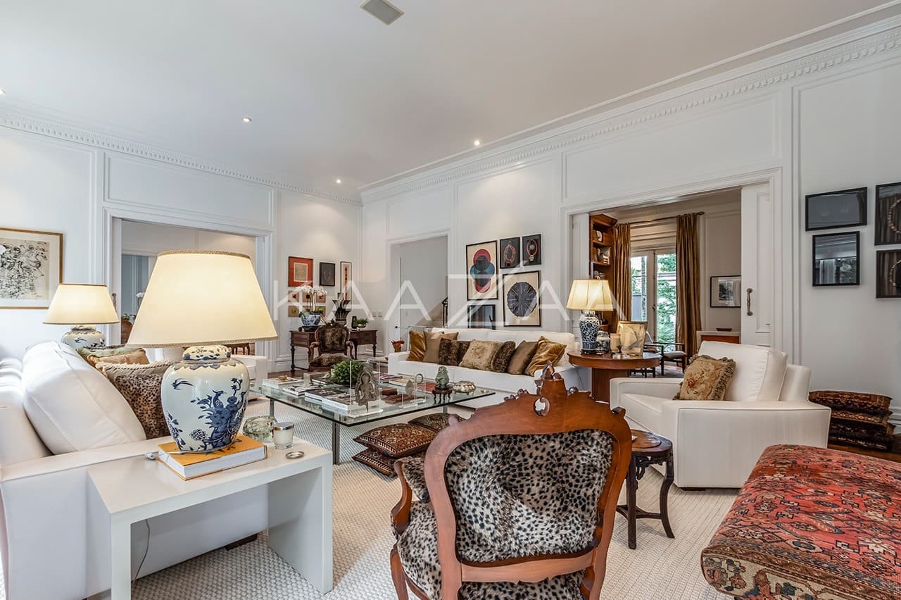 A estética clássica e impecável faz desta casa um lar exuberante. Na melhor localização da Cidade Jardim. - Foto 9