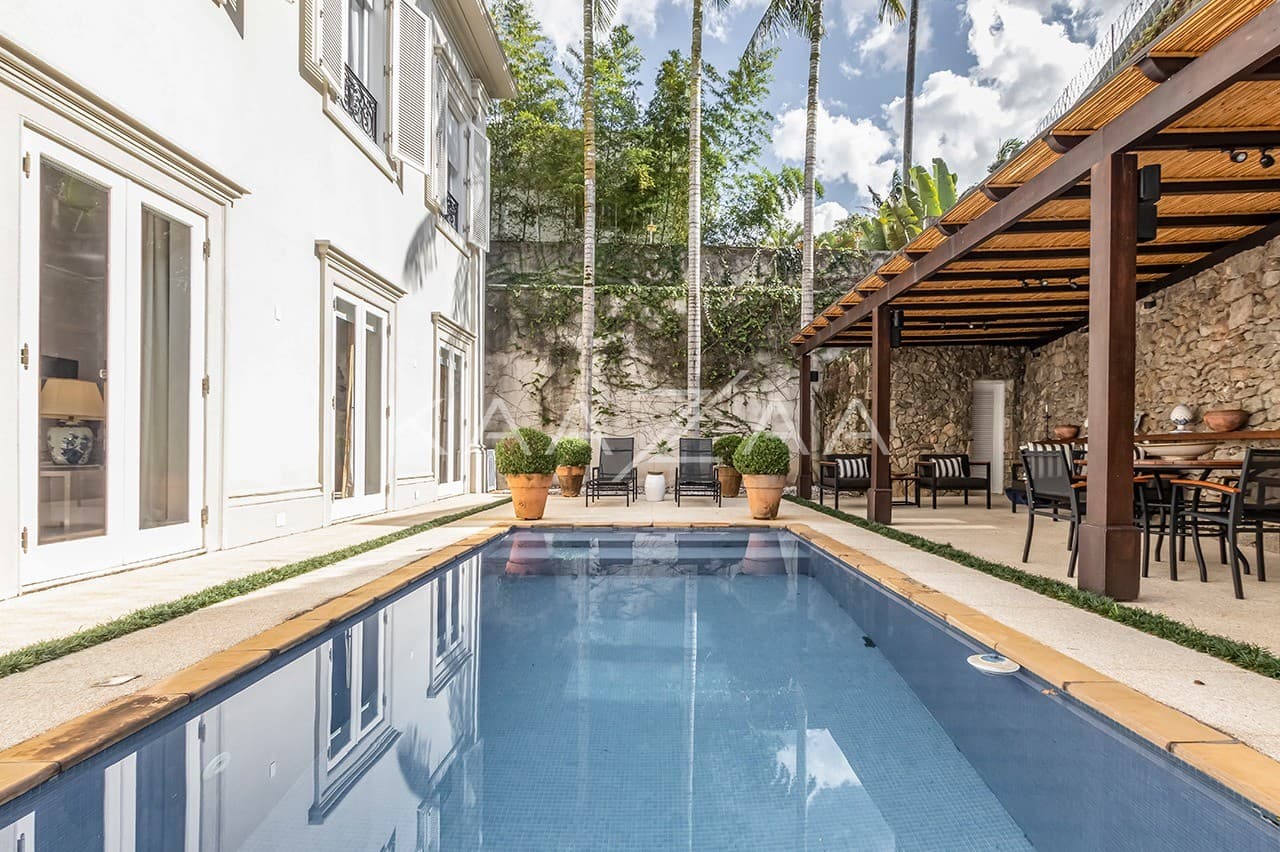 A estética clássica e impecável faz desta casa um lar exuberante. Na melhor localização da Cidade Jardim. - Foto 1