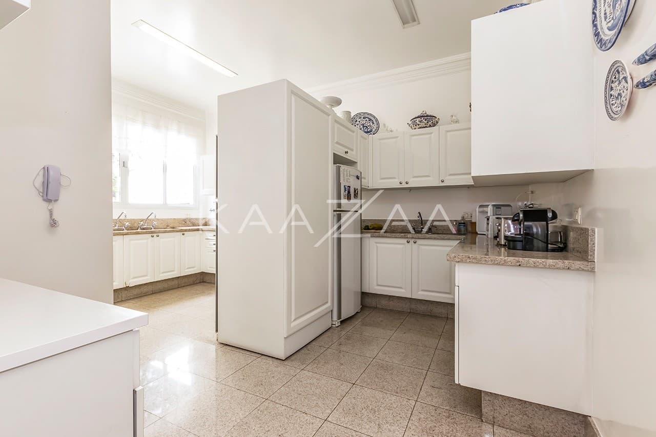 A estética clássica e impecável faz desta casa um lar exuberante. Na melhor localização da Cidade Jardim. - Foto 23