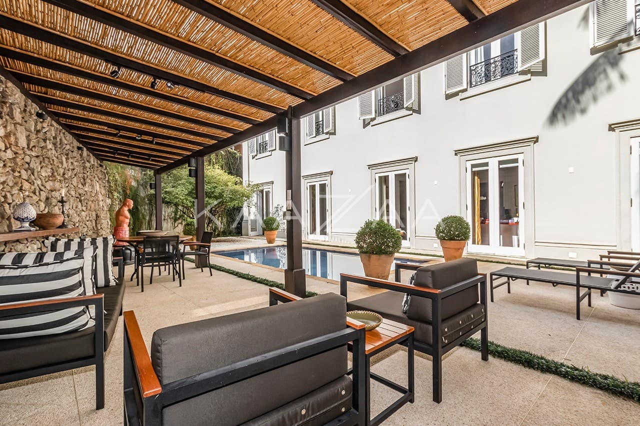 A estética clássica e impecável faz desta casa um lar exuberante. Na melhor localização da Cidade Jardim. - Foto 4