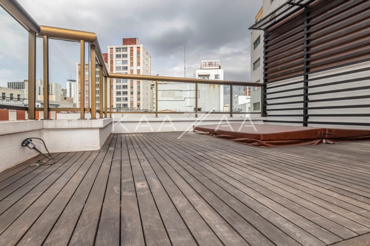 Em uma das ruas mais cobiçadas do Jardim América, essa cobertura chega com uma reforma completíssima. - Foto 9