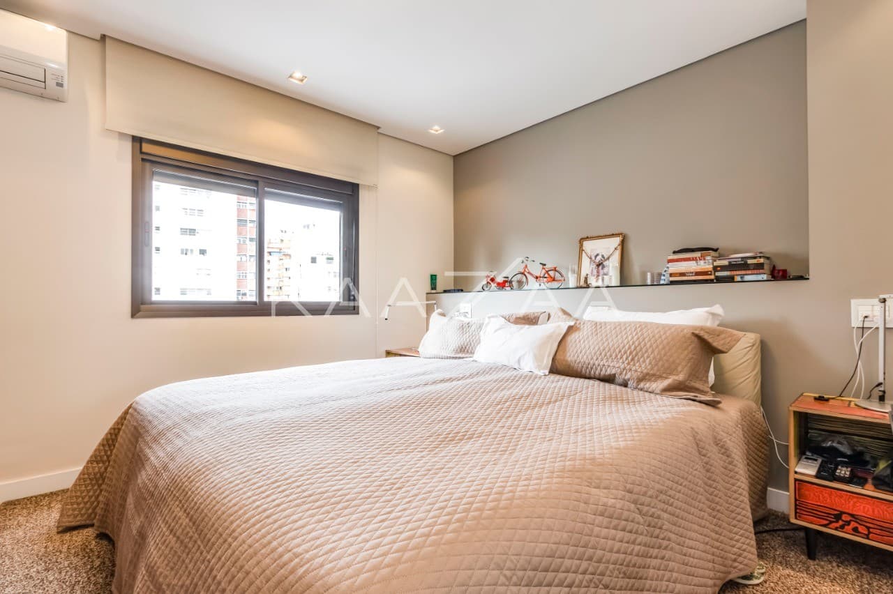 Em uma das ruas mais cobiçadas do Jardim América, essa cobertura chega com uma reforma completíssima. - Foto 13