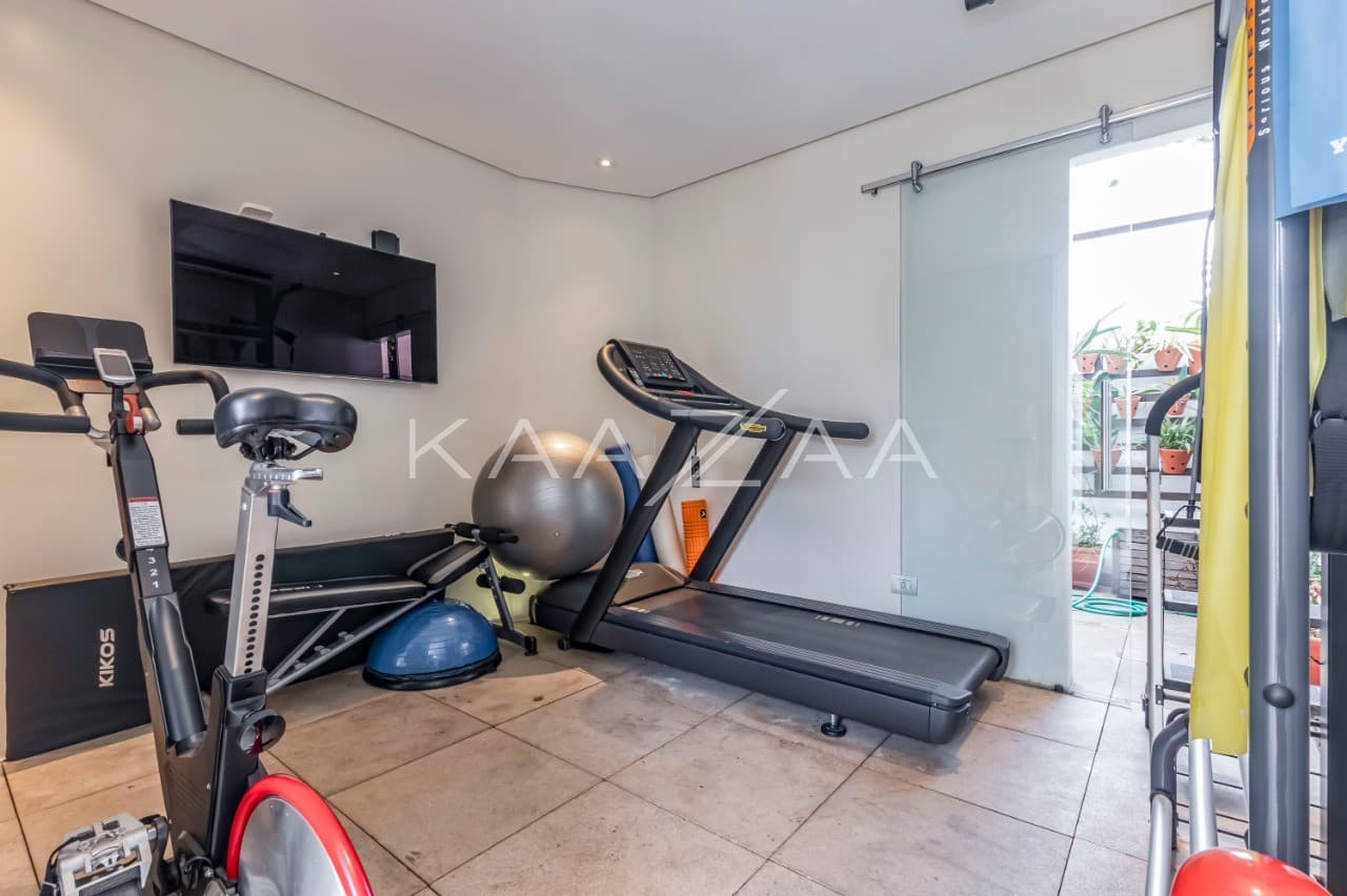 Em uma das ruas mais cobiçadas do Jardim América, essa cobertura chega com uma reforma completíssima. - Foto 11