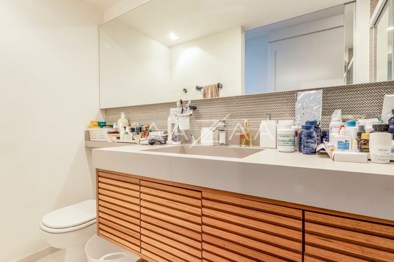 Em uma das ruas mais cobiçadas do Jardim América, essa cobertura chega com uma reforma completíssima. - Foto 15