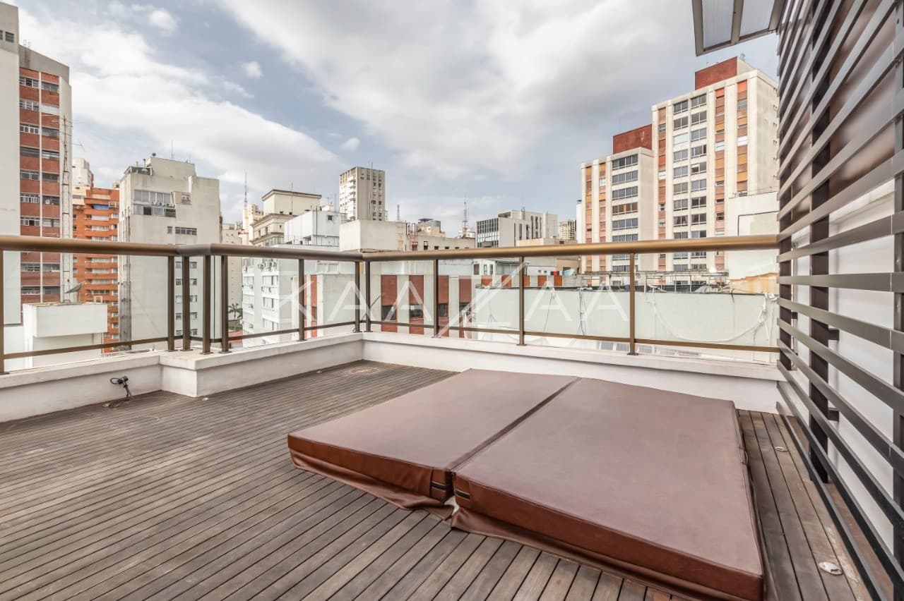 Em uma das ruas mais cobiçadas do Jardim América, essa cobertura chega com uma reforma completíssima. - Foto 10