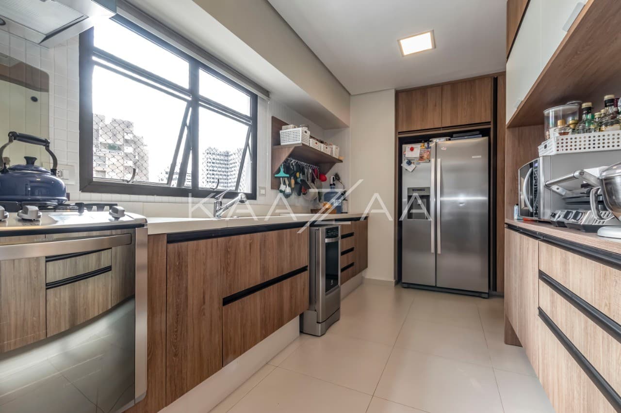 Em uma das ruas mais cobiçadas do Jardim América, essa cobertura chega com uma reforma completíssima. - Foto 7