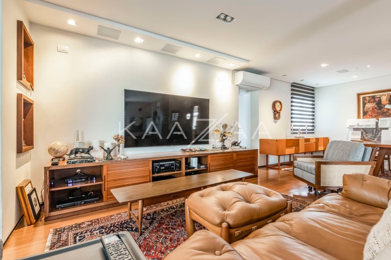 Em uma das ruas mais cobiçadas do Jardim América, essa cobertura chega com uma reforma completíssima. - Foto 2