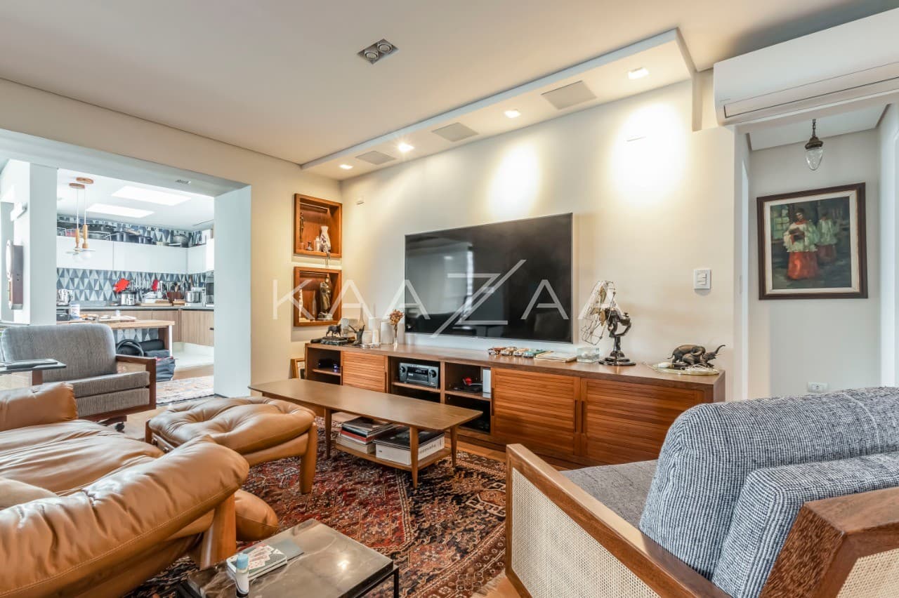 Em uma das ruas mais cobiçadas do Jardim América, essa cobertura chega com uma reforma completíssima. - Foto 1