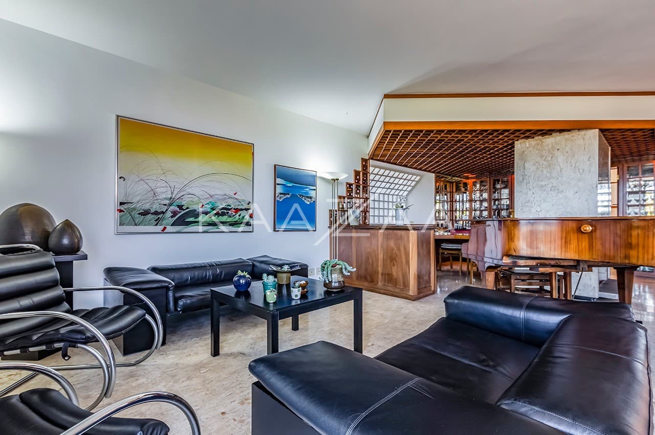 Área gourmet, piscina, atelier, pomar, lago de carpas e vista panorâmica. Casa para comtemplar a vida, no Jardim Guedala. - Foto 12