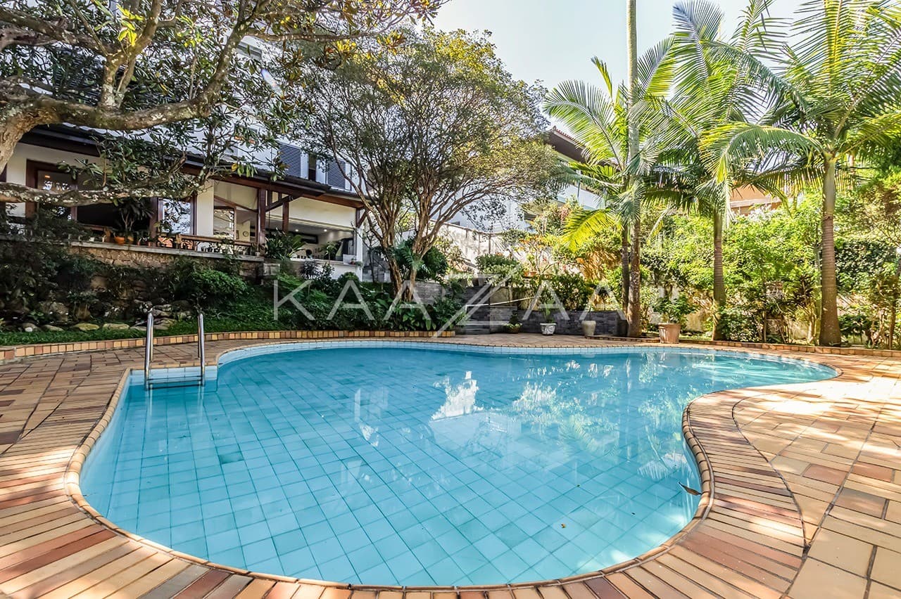 Área gourmet, piscina, atelier, pomar, lago de carpas e vista panorâmica. Casa para comtemplar a vida, no Jardim Guedala. - Foto 6