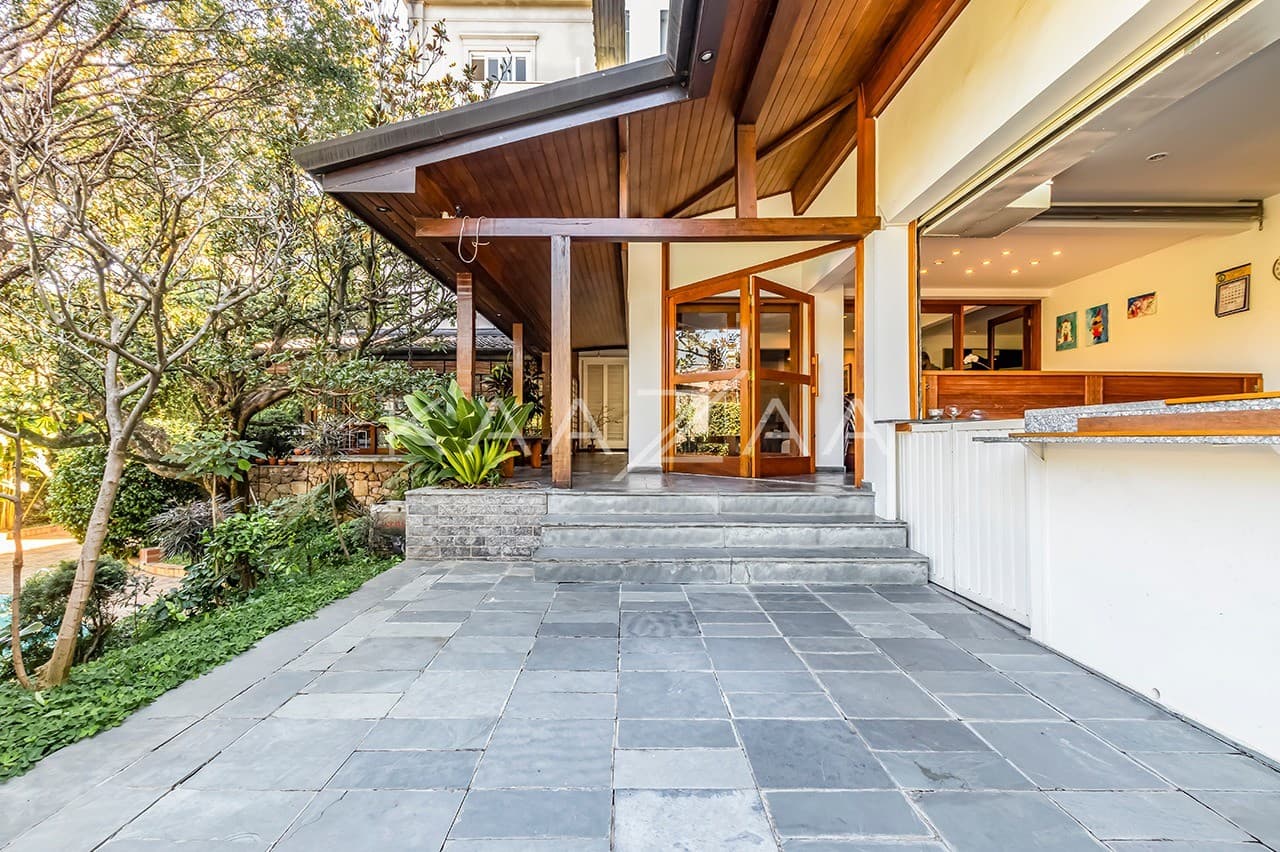 Área gourmet, piscina, atelier, pomar, lago de carpas e vista panorâmica. Casa para comtemplar a vida, no Jardim Guedala. - Foto 2