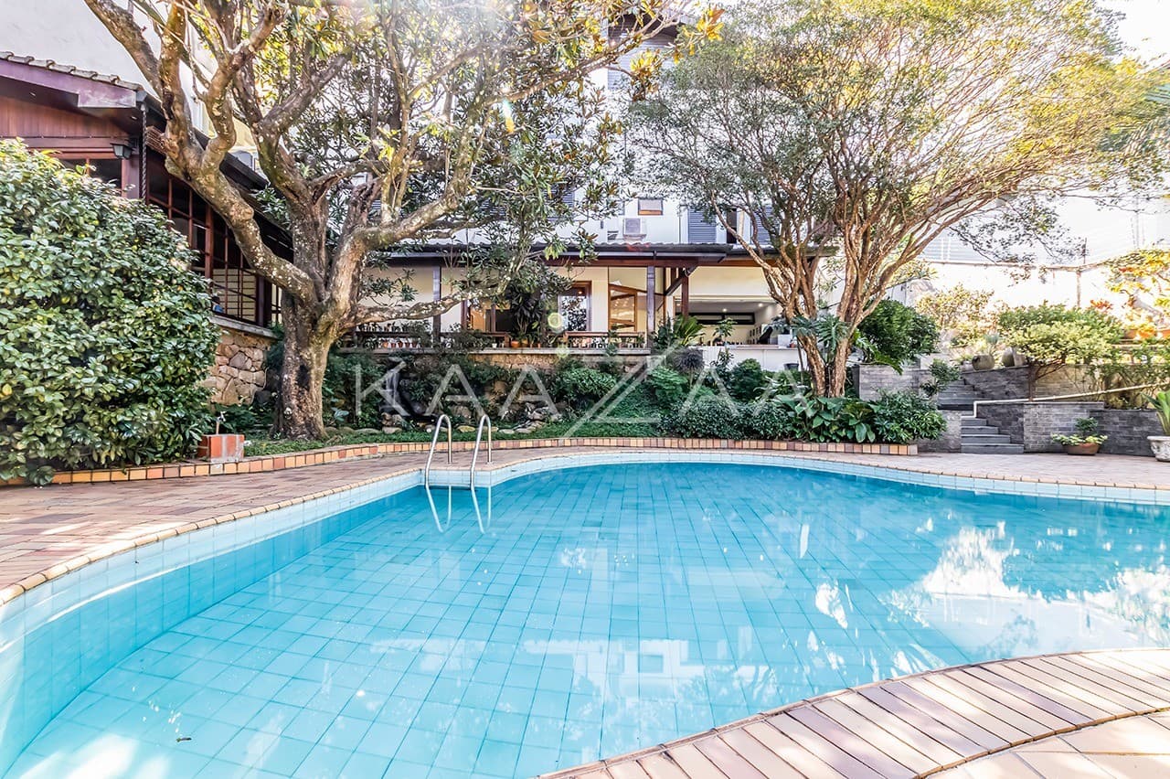 Área gourmet, piscina, atelier, pomar, lago de carpas e vista panorâmica. Casa para comtemplar a vida, no Jardim Guedala. - Foto 5