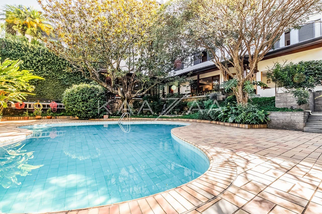 Área gourmet, piscina, atelier, pomar, lago de carpas e vista panorâmica. Casa para comtemplar a vida, no Jardim Guedala. - Foto 4