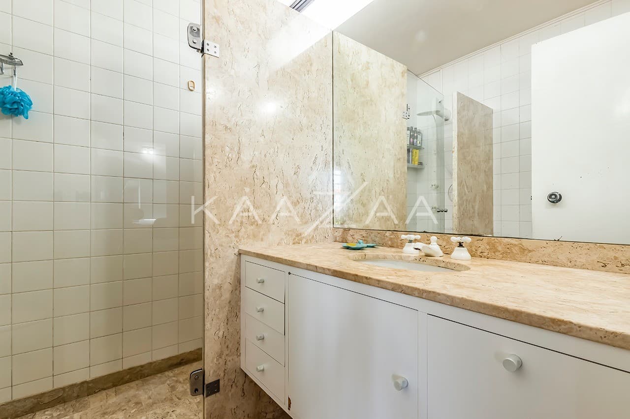 Área gourmet, piscina, atelier, pomar, lago de carpas e vista panorâmica. Casa para comtemplar a vida, no Jardim Guedala. - Foto 31