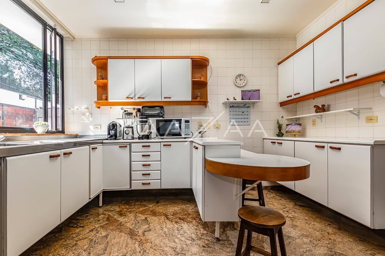 Área gourmet, piscina, atelier, pomar, lago de carpas e vista panorâmica. Casa para comtemplar a vida, no Jardim Guedala. - Foto 24