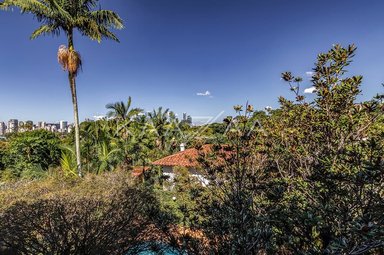 Área gourmet, piscina, atelier, pomar, lago de carpas e vista panorâmica. Casa para comtemplar a vida, no Jardim Guedala. - Foto 32